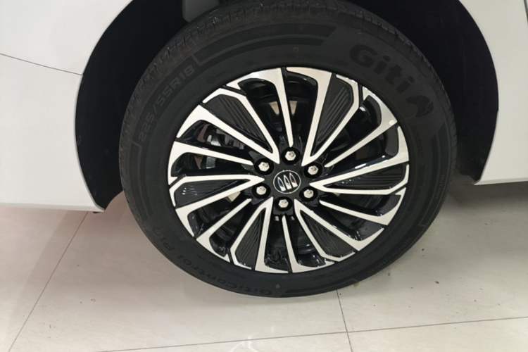 Used Buick GL8 New Energy 2025 Lu Shang Smart Enjoyment Edition 7-Seater Right Rear Wheel Hub