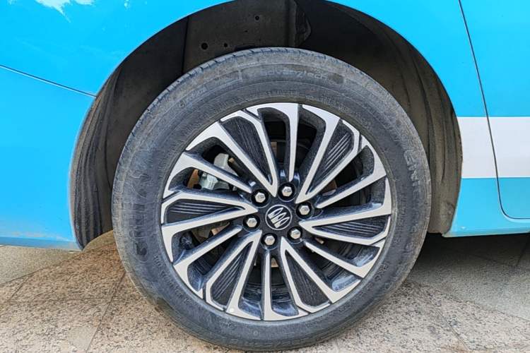 Used Buick GL8 New Energy 2025 Lu Shang Smart Enjoyment Edition 7-Seater Right Rear Wheel Hub
