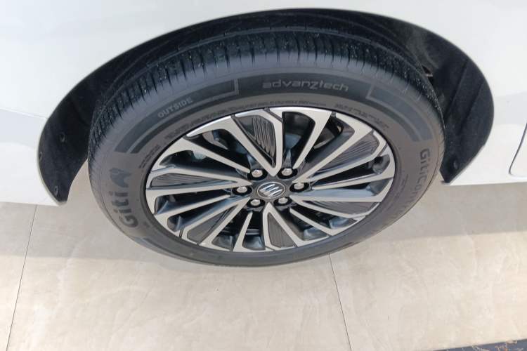 Used Buick GL8 New Energy 2025 Lu Shang Luxury Edition 7-Seater Right Rear Wheel Hub