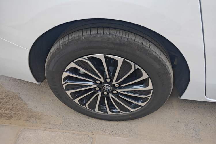 Used Buick GL8 New Energy 2025 Lu Shang Luxury Edition 7-Seater Right Rear Wheel Hub