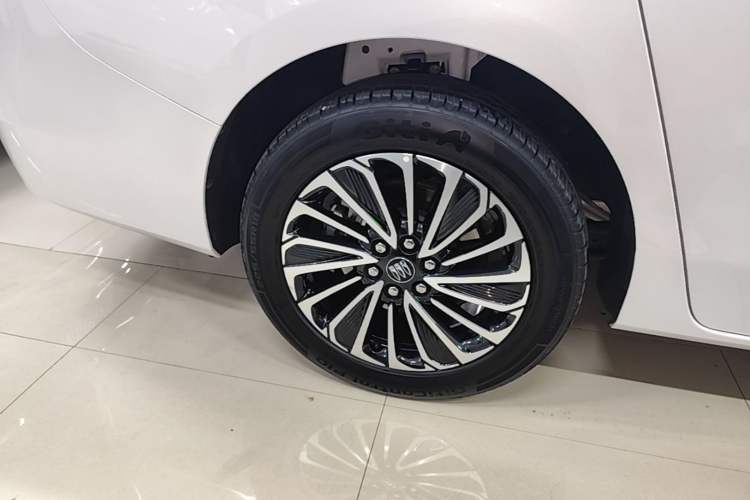 Used Buick GL8 New Energy 2025 Lu Shang Luxury Edition 7-Seater Right Rear Wheel Hub