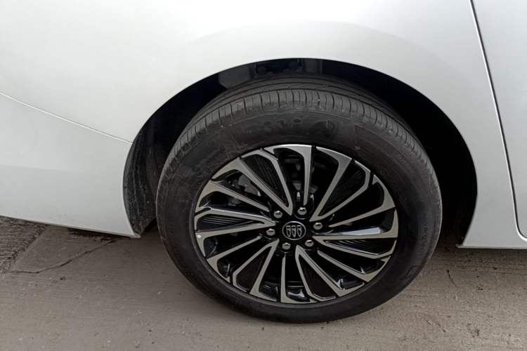 Used Buick GL8 New Energy 2025 Lu Shang Luxury Edition 7-Seater Right Rear Wheel Hub