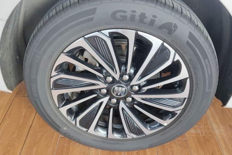 Used Buick GL8 New Energy 2025 Lu Shang Luxury Edition 7-Seater Right Rear Wheel Hub