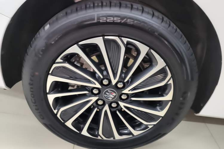 Used Buick GL8 New Energy 2025 Lu Shang Luxury Edition 7-Seater Right Rear Wheel Hub