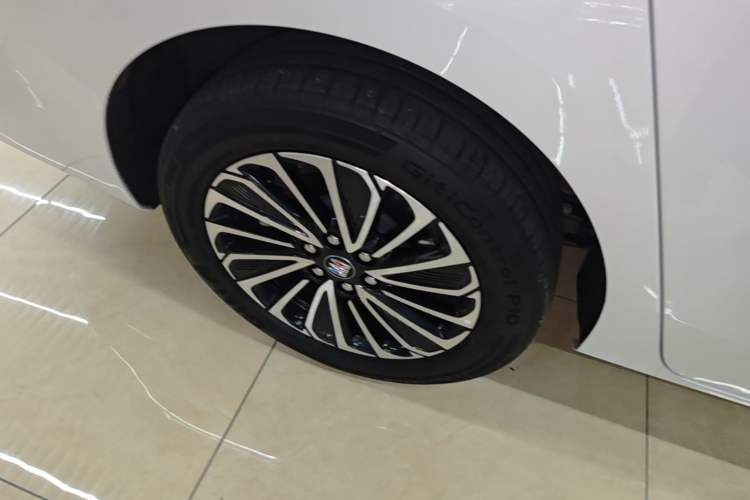 Used Buick GL8 New Energy 2025 Lu Shang Smart Enjoyment Edition 7-Seater Right Rear Wheel Hub