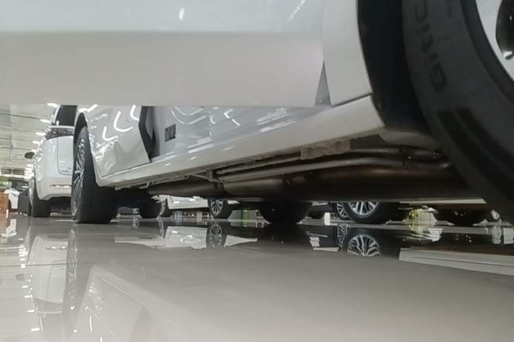 Used Buick GL8 New Energy 2025 Lu Shang Luxury Edition 7-Seater Right Side Sill