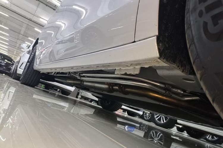 Used Buick GL8 New Energy 2025 Lushang First-Drive Edition 7-Seater Right Side Sill