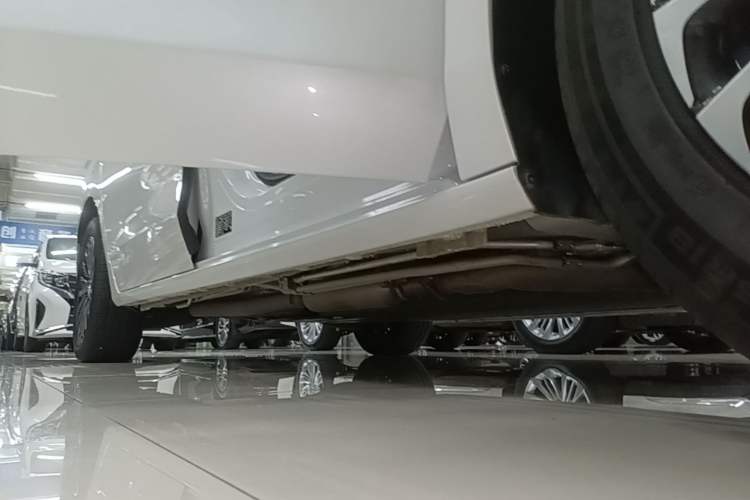 Used Buick GL8 New Energy 2025 Lu Shang Luxury Edition 7-Seater Right Side Sill