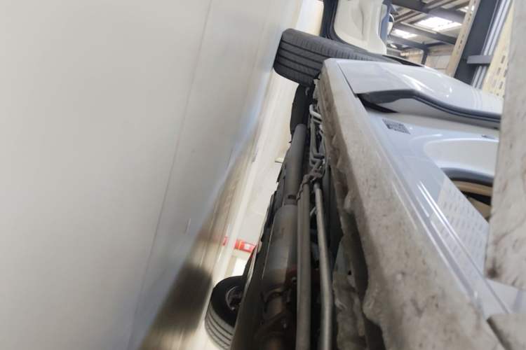 Used Buick GL8 New Energy 2025 Lu Shang Luxury Edition 7-Seater Right Side Sill