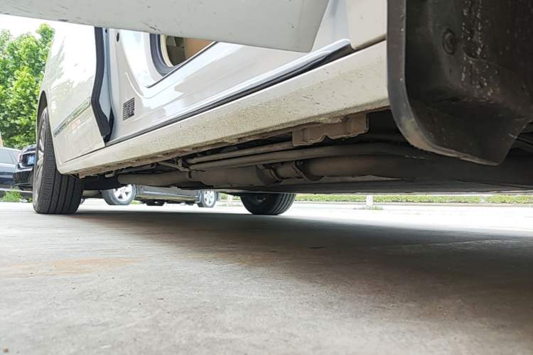 Used Buick GL8 New Energy 2025 Lushang First-Drive Edition 7-Seater Right Side Sill