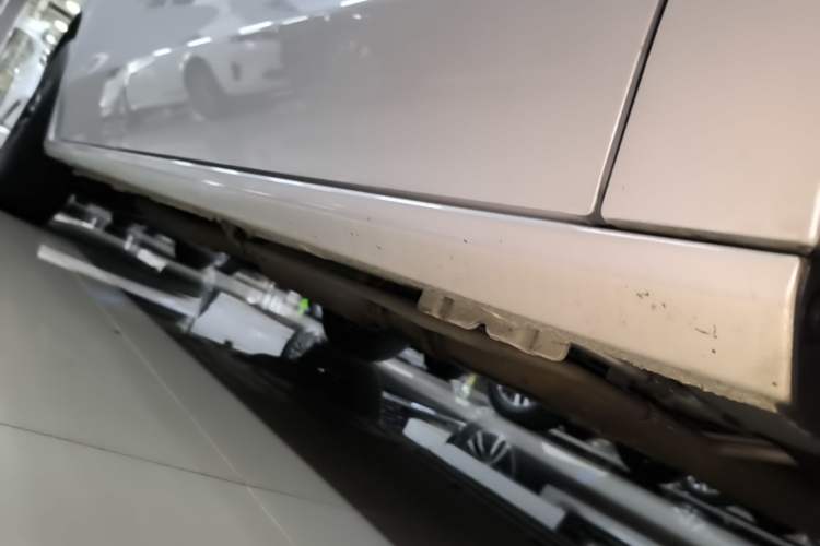 Used Buick GL8 New Energy 2025 Lu Shang Luxury Edition 7-Seater Right Side Sill