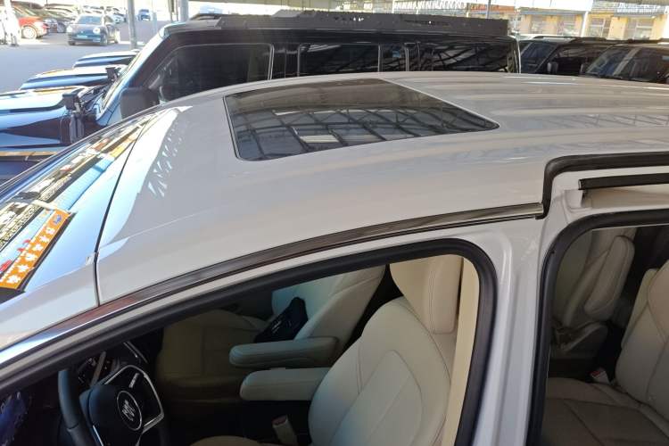 Used Buick GL8 New Energy 2025 Lushang First-Drive Edition 7-Seater Roof