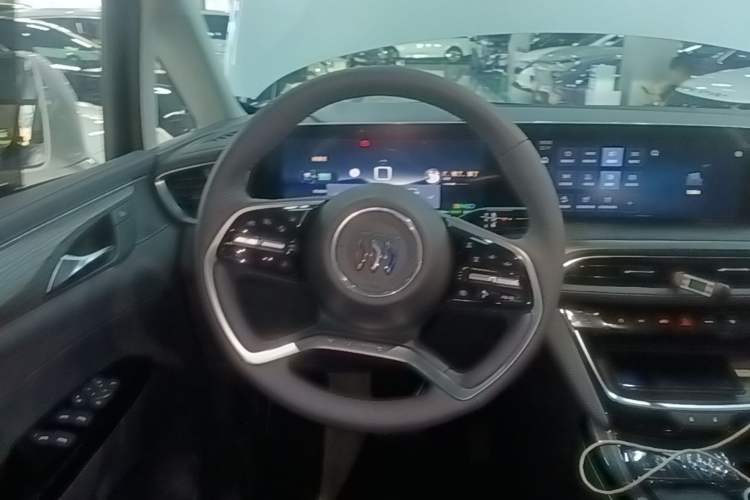 Used Buick GL8 New Energy 2025 Lu Shang Luxury Edition 7-Seater Steering Wheel