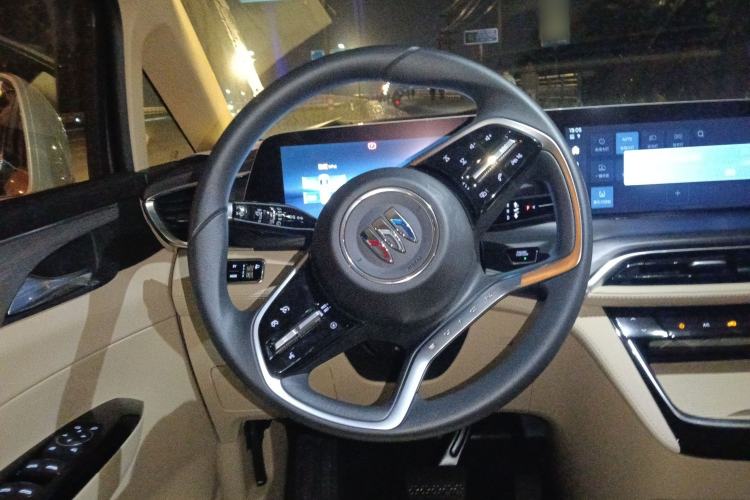 Used Buick GL8 New Energy 2025 Lushang First-Drive Edition 7-Seater Steering Wheel