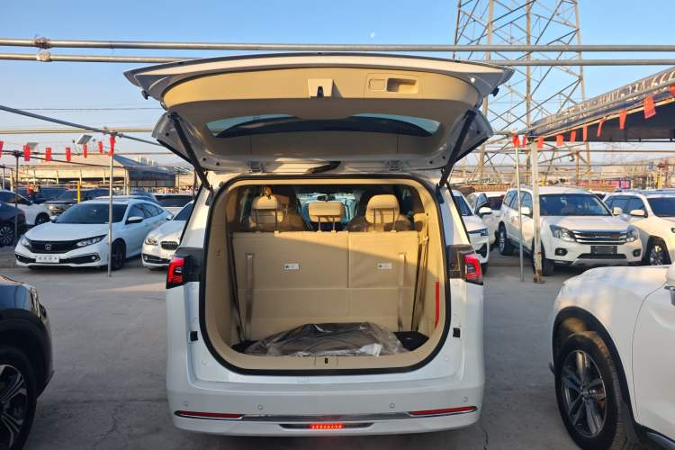 Used Buick GL8 New Energy 2025 Lushang First-Drive Edition 7-Seater Trunk