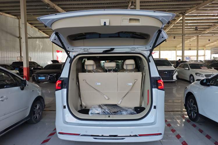 Used Buick GL8 New Energy 2025 Lushang First-Drive Edition 7-Seater Trunk