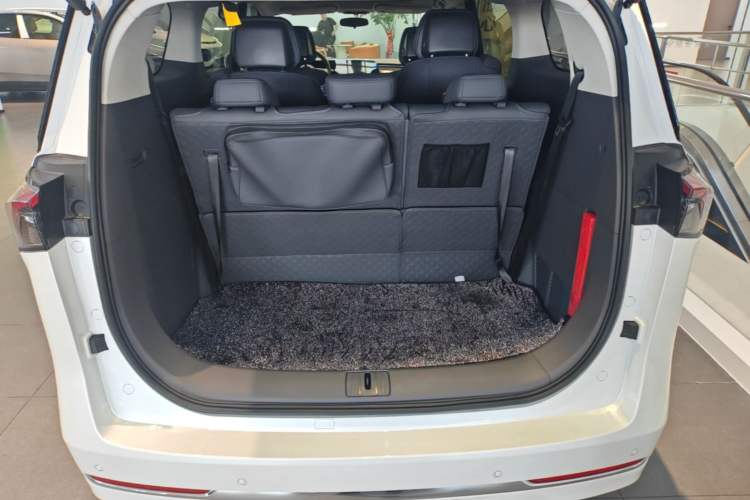 Used Buick GL8 New Energy 2025 Lushang First-Drive Edition 7-Seater Trunk