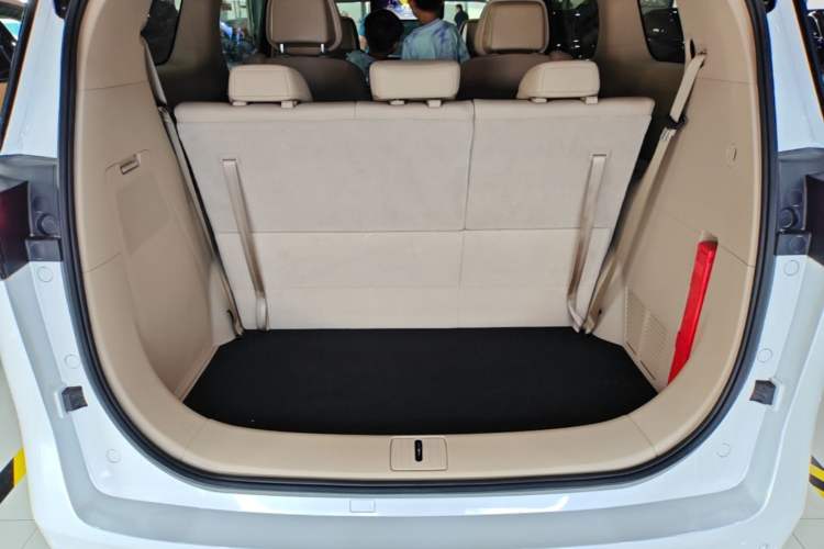 Used Buick GL8 New Energy 2025 Lu Shang Luxury Edition 7-Seater Trunk