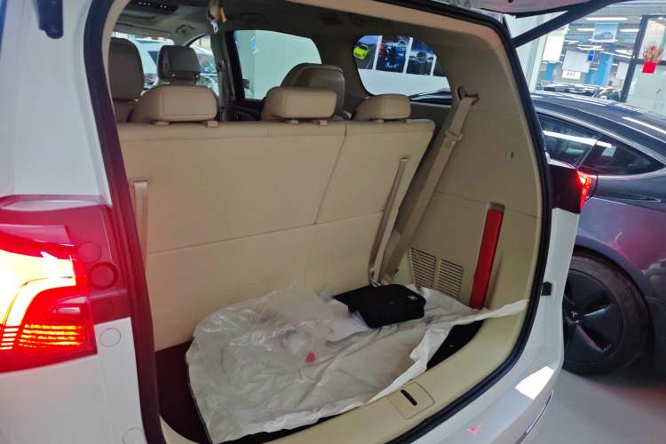 Used Buick GL8 New Energy 2025 Lu Shang Luxury Edition 7-Seater Trunk