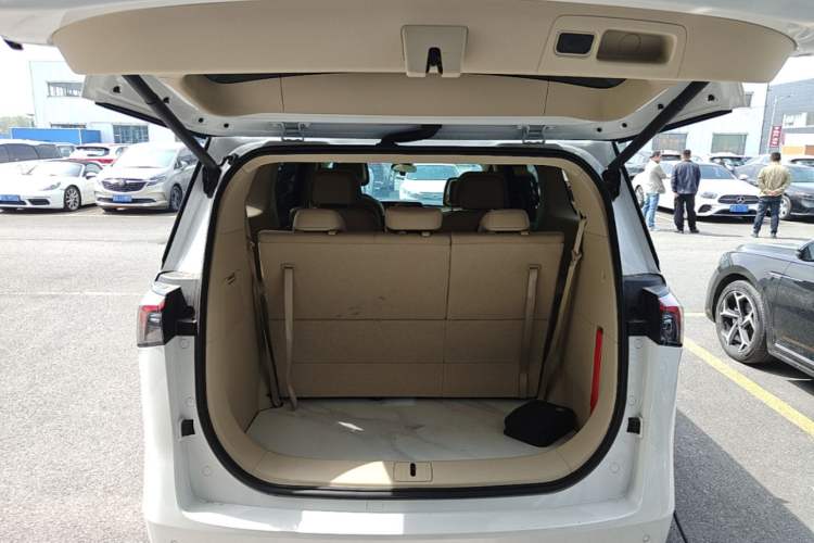 Used Buick GL8 New Energy 2025 Lu Shang Luxury Edition 7-Seater Trunk