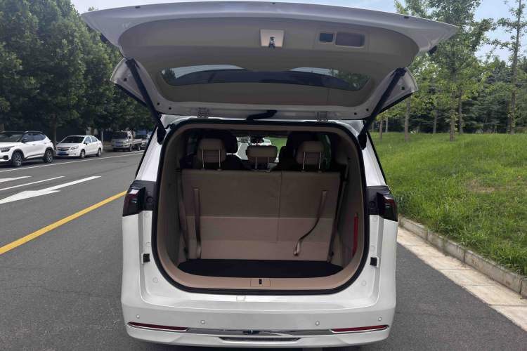 Used Buick GL8 New Energy 2025 Lu Shang Luxury Edition 7-Seater Trunk