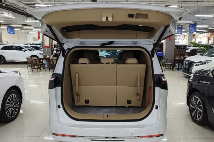 Used Buick GL8 New Energy 2025 Lu Shang Luxury Edition 7-Seater Trunk