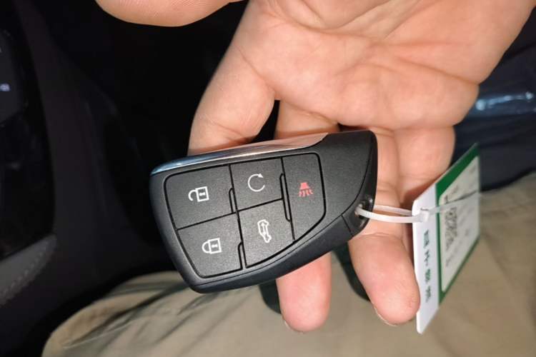 Used Buick GL8 New Energy 2025 Lushang First-Drive Edition 7-Seater Vehicle Key