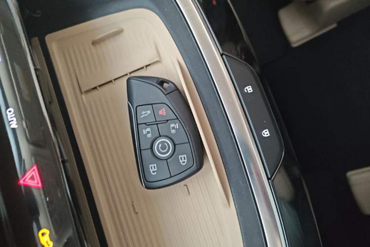 Used Buick GL8 New Energy 2025 Lu Shang Luxury Edition 7-Seater Vehicle Key