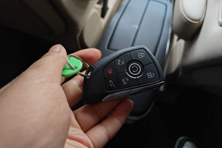Used Buick GL8 New Energy 2025 Lu Shang Luxury Edition 7-Seater Vehicle Key