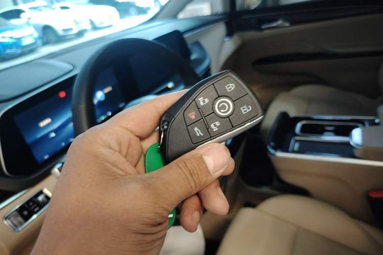 Used Buick GL8 New Energy 2025 Lu Shang Luxury Edition 7-Seater Vehicle Key