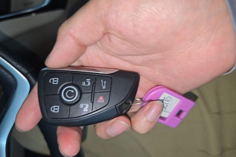 Used Buick GL8 New Energy 2025 Lu Shang Luxury Edition 7-Seater Vehicle Key