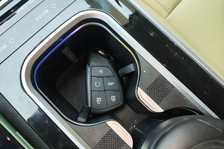 Used Buick GL8 New Energy 2025 Lushang First-Drive Edition 7-Seater Vehicle Key
