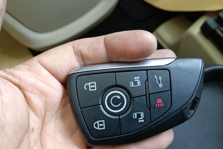 Used Buick GL8 New Energy 2025 Lu Shang Luxury Edition 7-Seater Vehicle Key