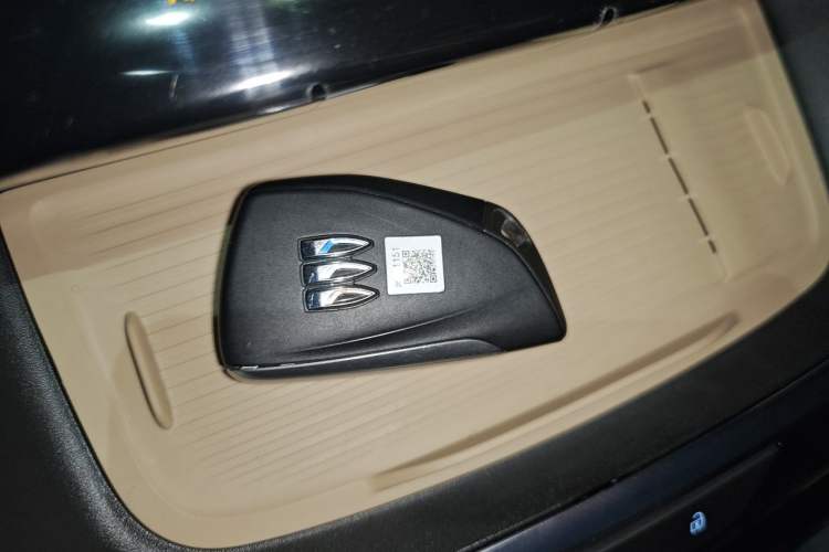 Used Buick GL8 New Energy 2025 Lu Shang Luxury Edition 7-Seater Vehicle Key