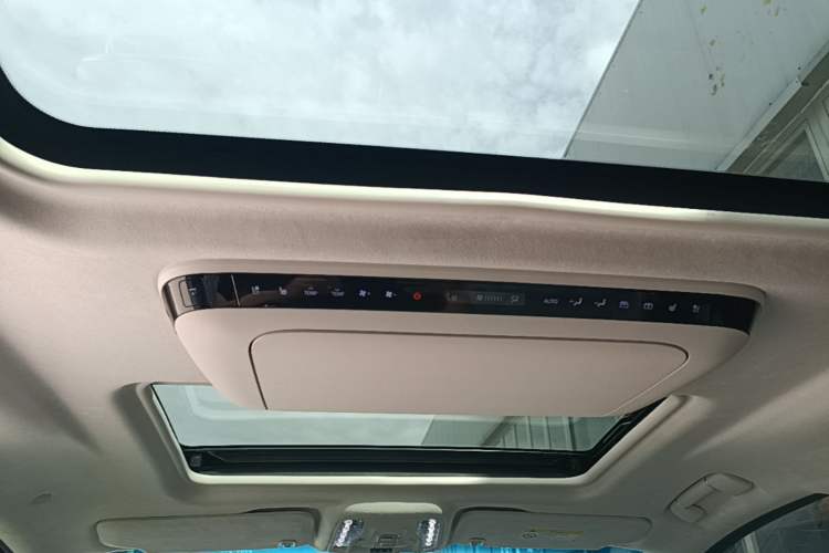 Used Buick GL8 New Energy 2026 Model Lu Zun Luxury Edition Headliner