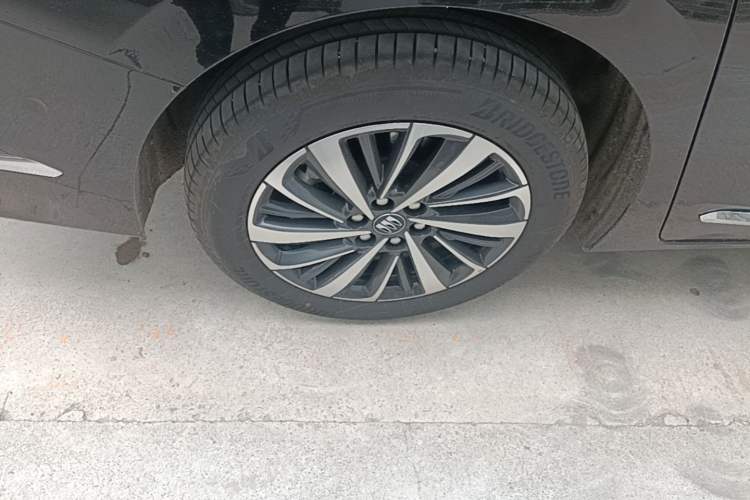 Used Buick GL8 New Energy 2026 Model Lu Zun Luxury Edition Right Rear Wheel Hub