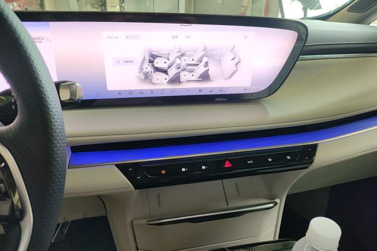 Used Buick GL8 New Energy 2026 Model Lu Zun Luxury Edition Audio And AC Panel