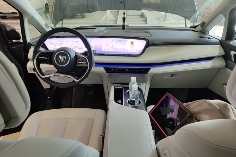Used Buick GL8 New Energy 2026 Model Lu Zun Luxury Edition Center Console