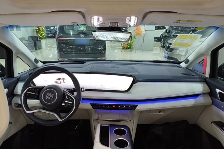 Used Buick GL8 New Energy 2026 Model Lu Zun Luxury Edition Center Console