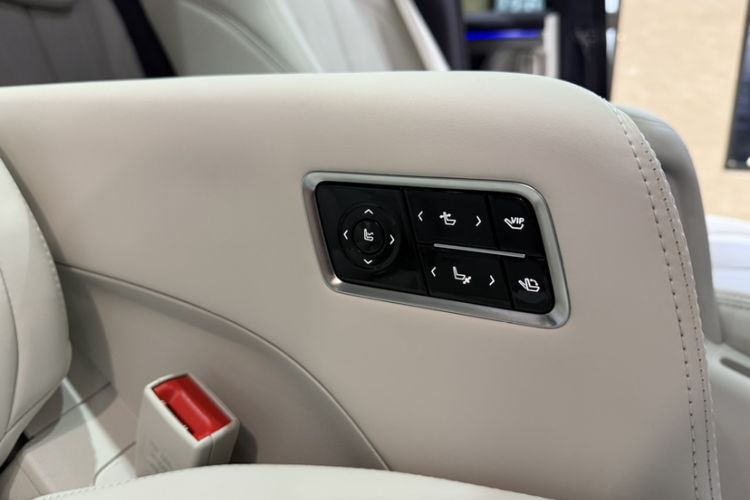 Used Buick GL8 New Energy 2026 Model Lu Zun Luxury Edition Interior 1