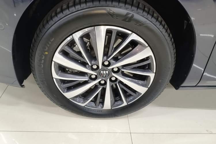 Used Buick GL8 New Energy 2026 Model Lu Zun Luxury Edition Left Front Wheel Hub