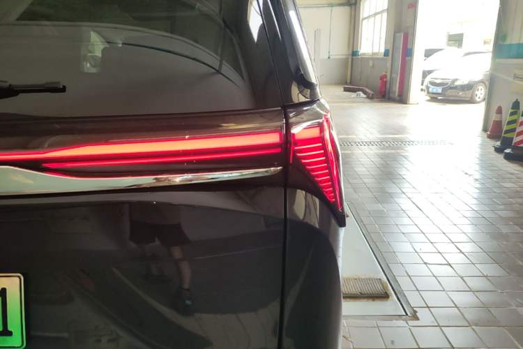 Used Buick GL8 New Energy 2026 Model Lu Zun Luxury Edition Right Rear Taillight