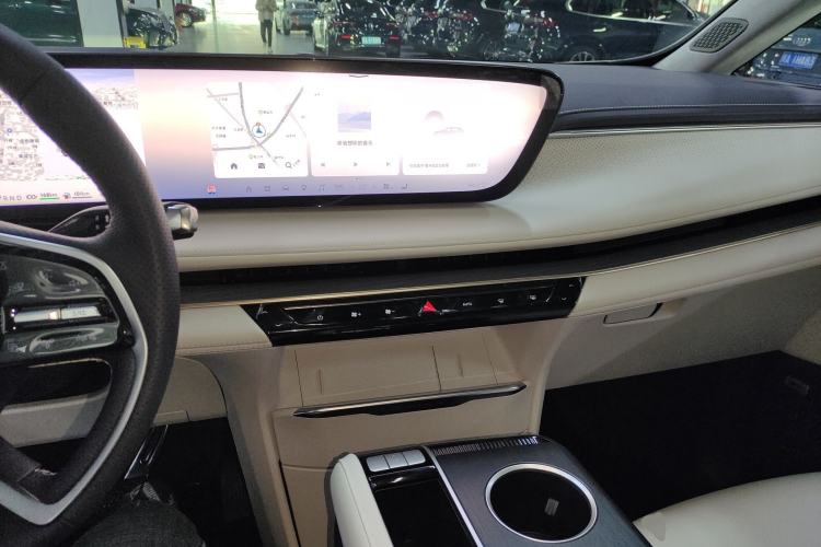 Used Buick GL8 New Energy 2026 Model Lu Zun Prestige Edition Center Console