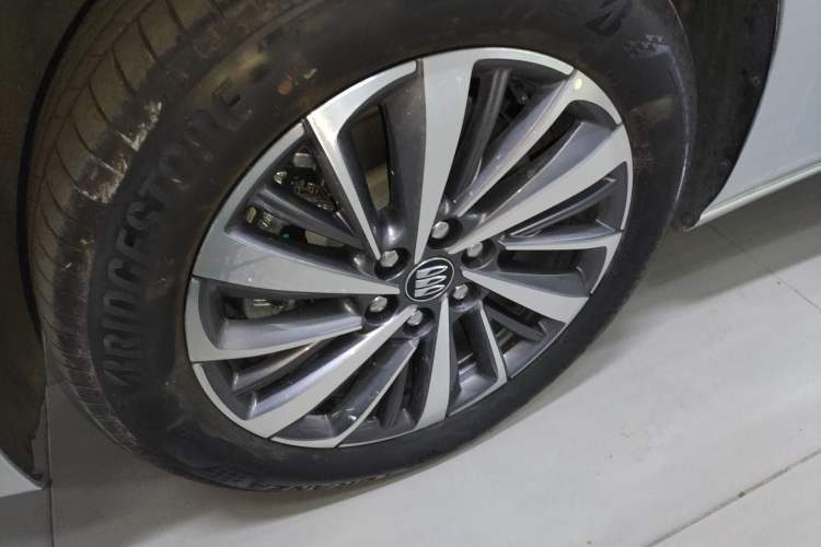 Used Buick GL8 New Energy 2026 Model Lu Zun Prestige Edition Left Front Wheel Hub