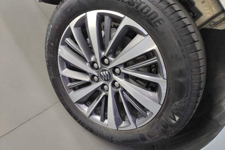Used Buick GL8 New Energy 2026 Model Lu Zun Prestige Edition Right Rear Wheel Hub