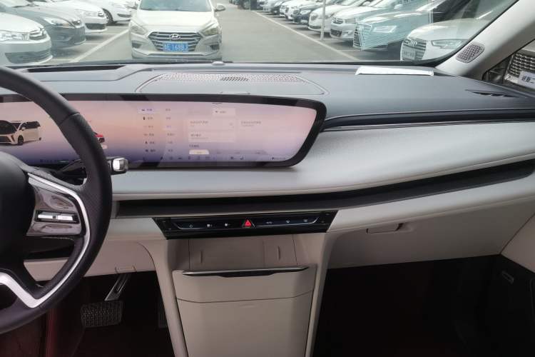 Used Buick GL8 New Energy 2026 Model Lu Zun Luxury Edition Audio And AC Panel