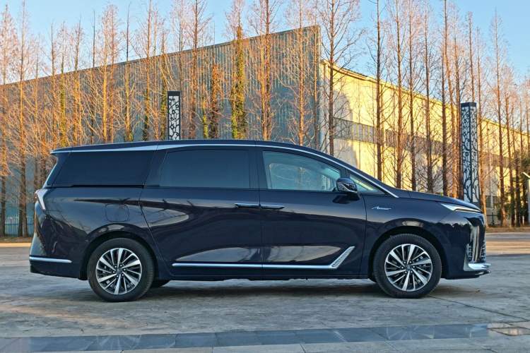Used Buick GL8 New Energy 2026 Model Lu Zun Luxury Edition Exterior 3