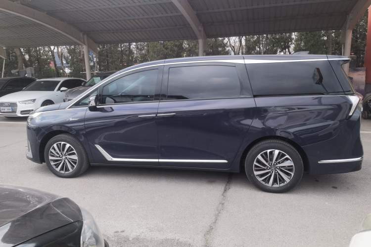 Used Buick GL8 New Energy 2026 Model Lu Zun Luxury Edition Exterior 3