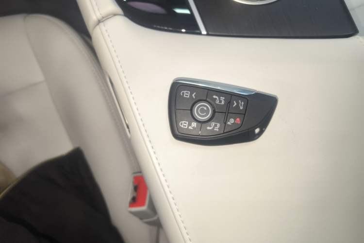 Used Buick GL8 New Energy 2026 Model Lu Zun Luxury Edition Interior 1