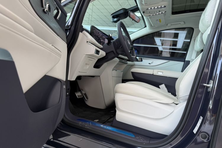 Used Buick GL8 New Energy 2026 Model Lu Zun Prestige Edition Interior 11